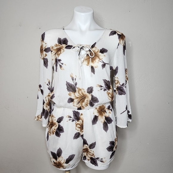 NWT O'NEILL Neri White Floral Romper Size Small - Picture 1 of 16